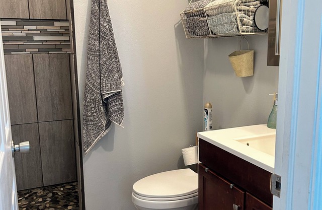 Cozy apartment near downtown Prairie City.