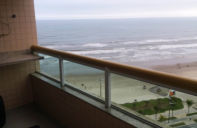 Cozy apartment with beautiful sea views, pets welcome.