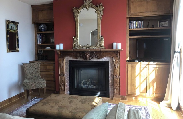Cozy apartment with balcony that overlooks downtown Wabasha!