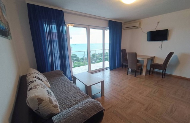 Cozy apartment with sea view