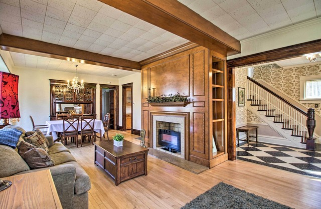 Cozy Appleton Getaway w/Screened-In Porch + Yard!