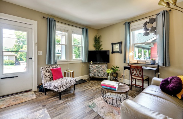Cozy Apt in Downtown Greensboro w/Shared Yard!
