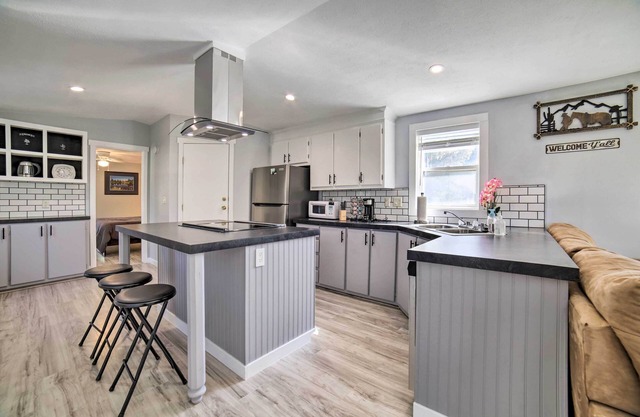 Cozy Ashton Abode w/Yard - Near Park & Pool!