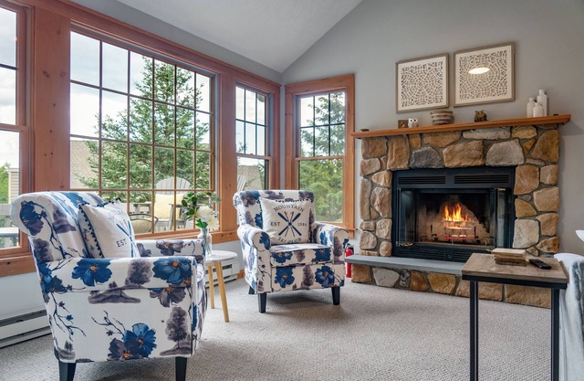 Cozy Autumn Retreat – Fireplace, Game Room & 1 Min. to Camelback