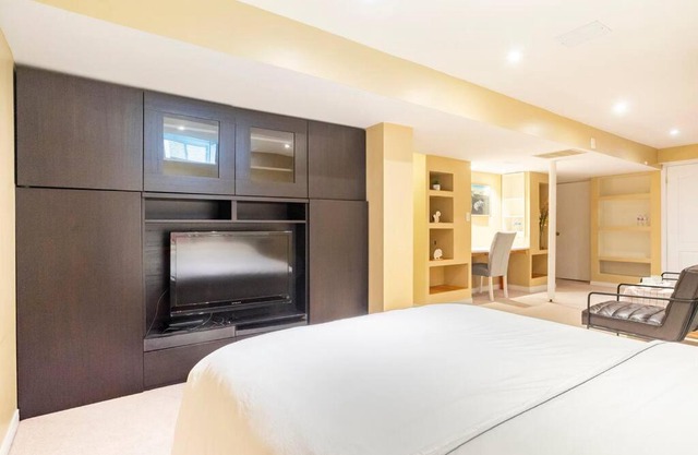 Cozy basement apartment in Newmarket