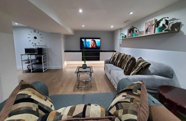 Cozy Basement Apartment near Toronto Pearson Airport