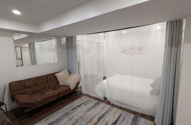 Cozy basement studio in Cote-des-Neiges