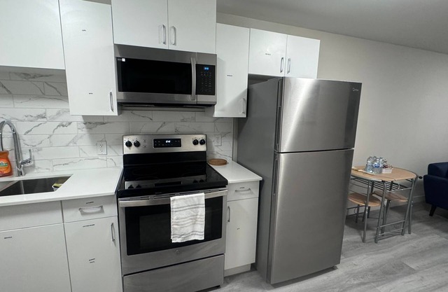 Cozy basement suite near Airport