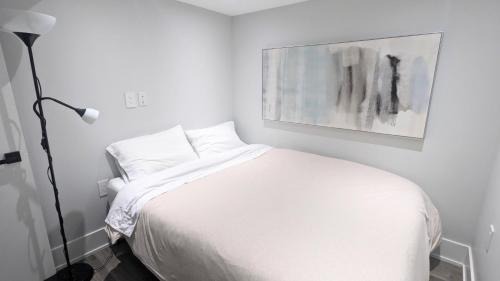 Cozy Basement with Patio and Parking - 20mins to Downtown and Beach!