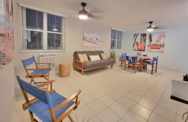 Cozy Beach Apartment With Private Beach Access Close To Local Gastronomy.