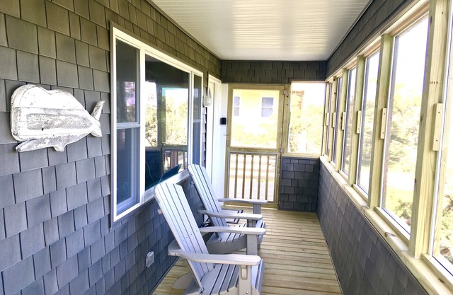Cozy Beach Cottage! Pet Friendly! Booking now for 2024 and 2025!