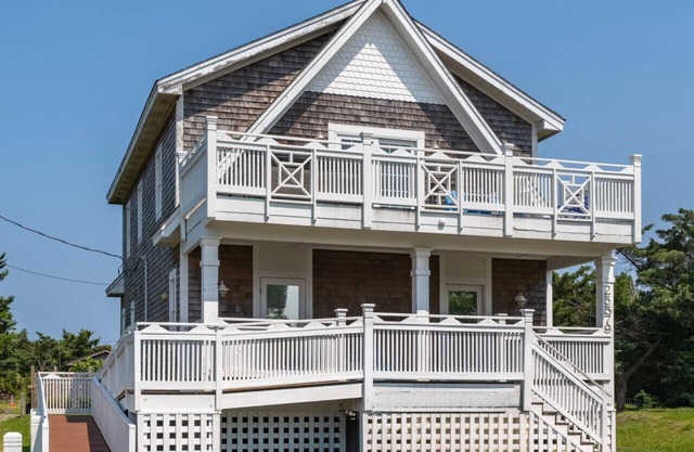 Cozy Beach House 4BR, Hot tub, Pets OK