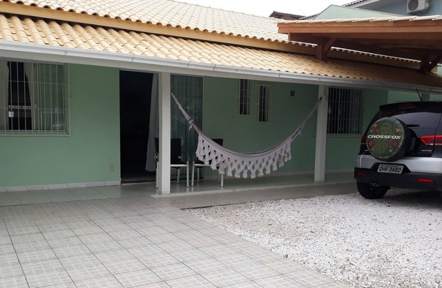 Cozy beach house with balcony near Beto Carreiro park and center