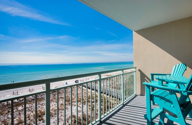 Cozy Beachfront Getaway! Excellent Balcony View & Beach Service Mar-Oct. nn