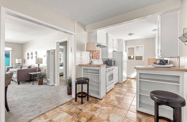 Cozy Beachside Apt with Laundry, AC, Patio