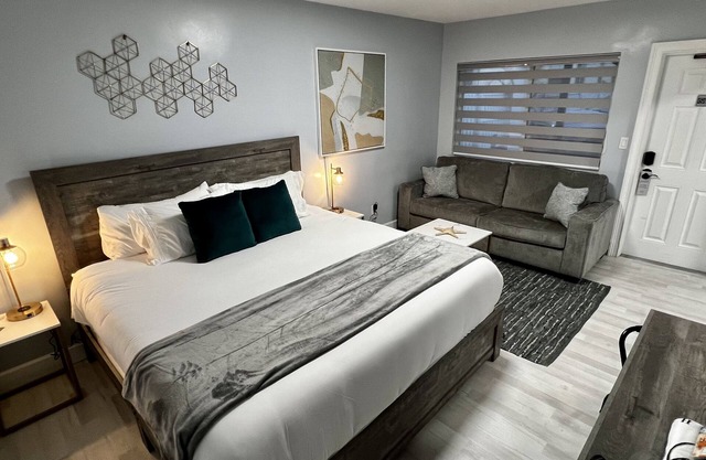 Cozy Beachside Boutique Hotel King Suite with kitchen