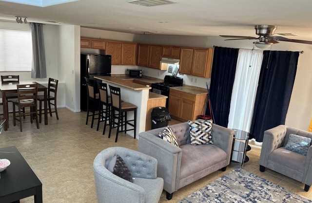 Cozy, beautiful & family friendly 3br home just minutes away from the strip!