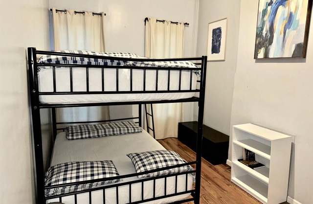 Cozy bed & breakfast in beautiful Brooklyn with AC, WiFi