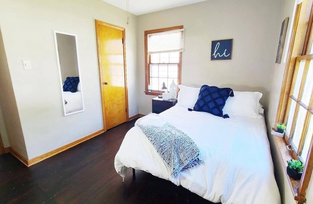 Cozy bedroom B in cute neighbourhood W Free Wi-Fi