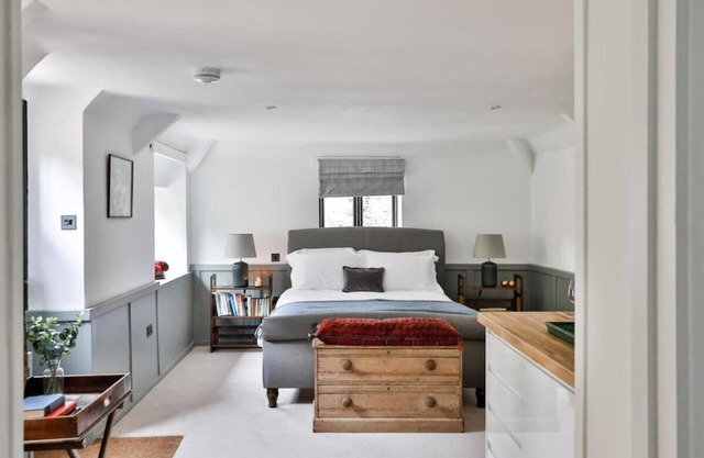 Cozy Beverston Castle Cottage:1 Bed/1 Bath Retreat