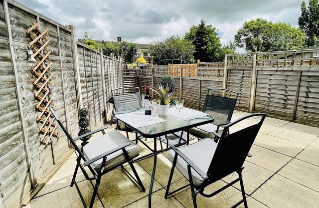 Cozy Bicester Village 1 bedroom flat with own garden