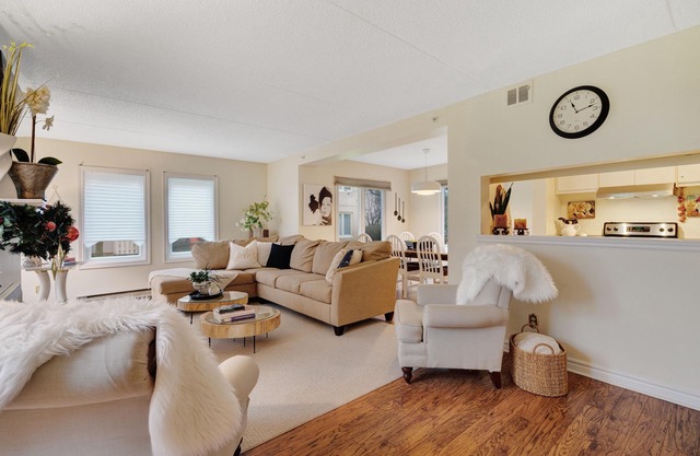 Cozy Blue Mountain getaway w/a full kitchen, furnished deck, & gas grill