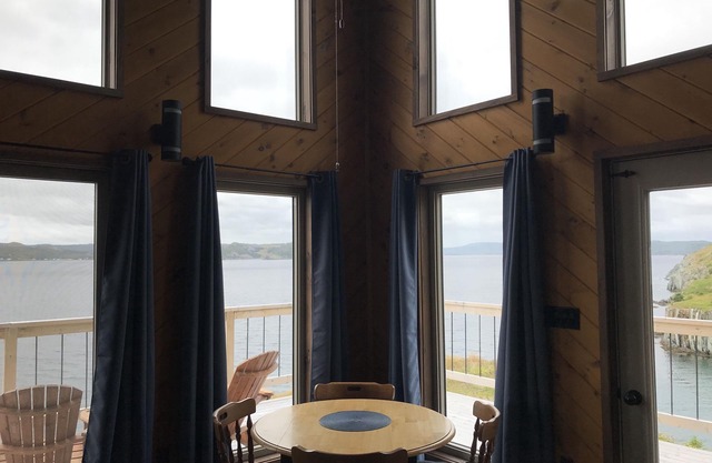 Cozy Boutique Chalet on the Ocean's Edge!