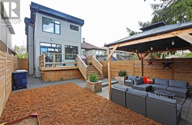 Cozy Bsmt Apartment w/Parking & Patio - 20mins to Downtown & Beach