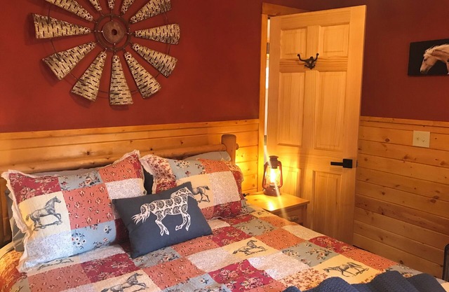 Cozy bungalow located 20 minutes from Lake Roosevelt in Wilbur, WA