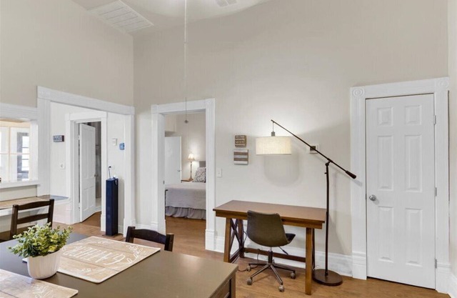 Cozy Bungalow Minutes From Downtown San Antonio