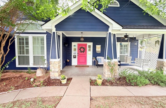 Cozy Bungalow Near Downtown - Pool, Fire Pit, Custom Loft, Family Friendly