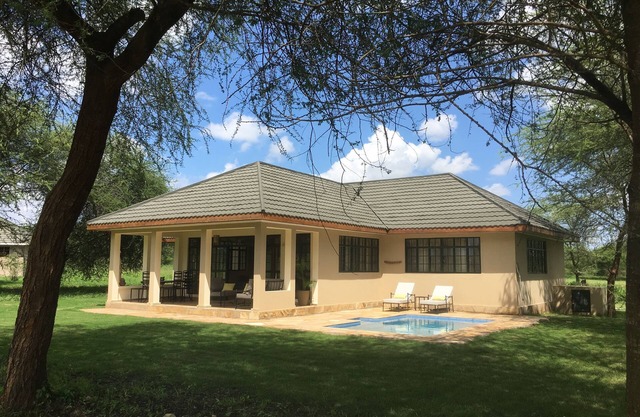 Cozy bungalow on prestigious golf and wildlife estate in Tanzania