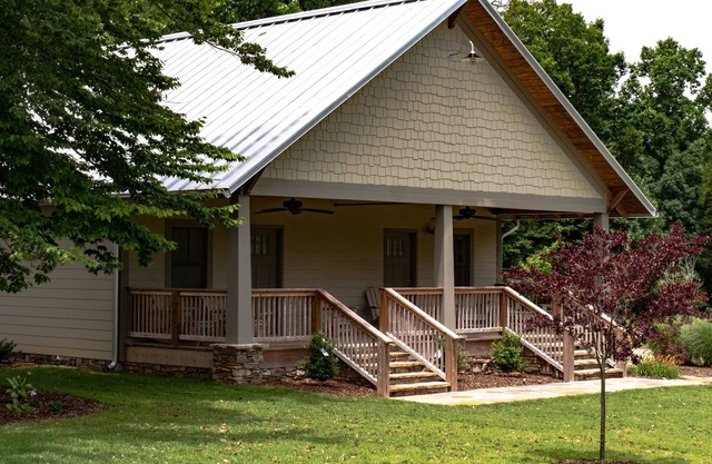 Cozy Bungalow South + Fishing & Trails