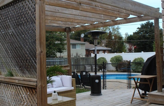 Cozy Bungalow with a Pool