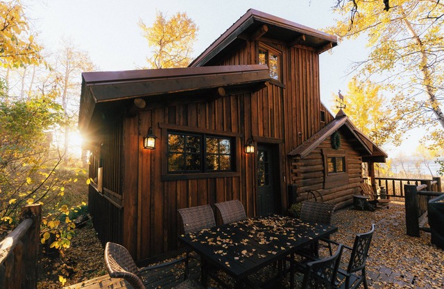 Cozy Cabin, 20 Min to Yellowstone + Lake Views