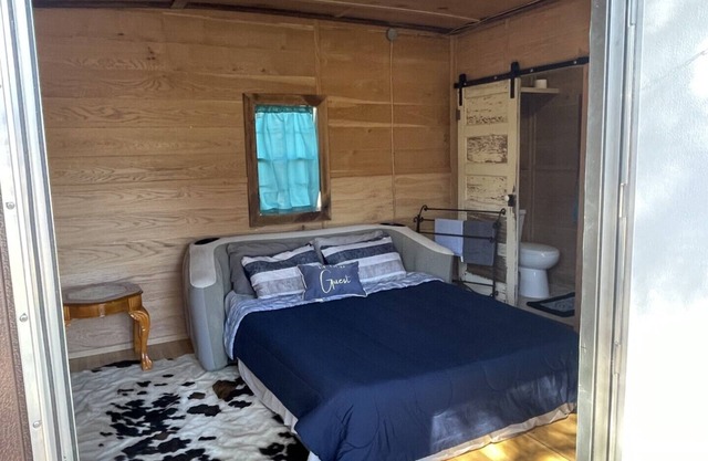 Cozy Cabin # 4 Located on The Bayou next 2 The Shed BBQ and Blues Joint