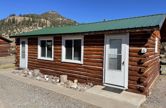 Cozy cabin #6 in mountains near Rio Grande River