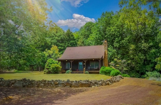 cozy cabin bordering shenandoah national park