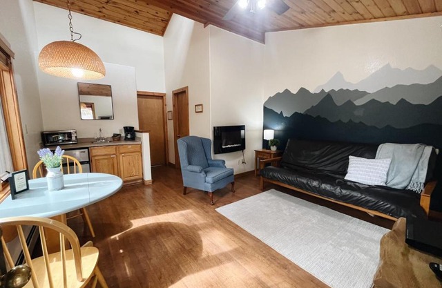 Cozy Cabin close to downtown Woodland Park