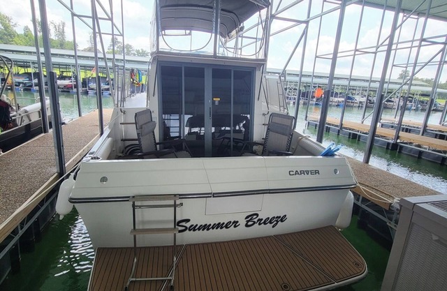 Cozy cabin cruiser at beautiful WindRiver Marina in Lenoir City, TN