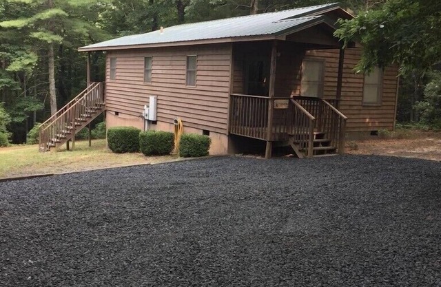 Cozy Cabin in the Woods, 30 min from Boone