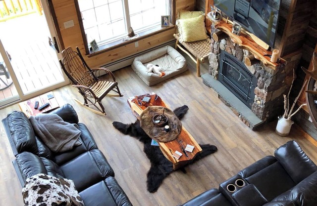 Cozy cabin/lodge nestled in a cove on Long Lake, St. David ME.