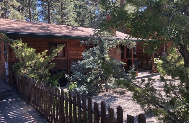Cozy Cabin Near Beach and Skiing