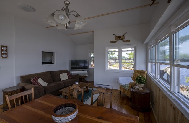 Cozy cabin on a private Island with amazing views & great fishing spot!