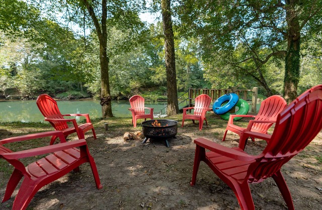 Cozy Cabin on Little Red River Sleeps 12!