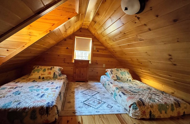 Cozy Cabin Retreat on Putney Mountain