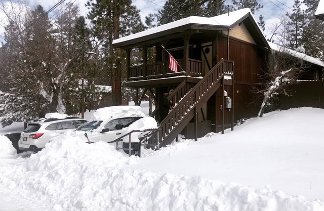 Cozy Cabin Vibes with Fireplace & Hot Tub