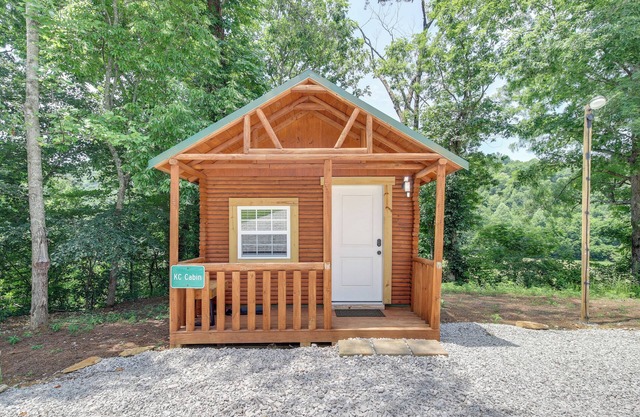 Cozy Cabin w/Direct ATV Trail Riding & Mtn Views!
