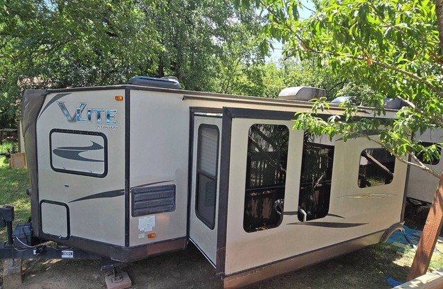 Cozy cabin with AC and WiFi in lovely Cleburne