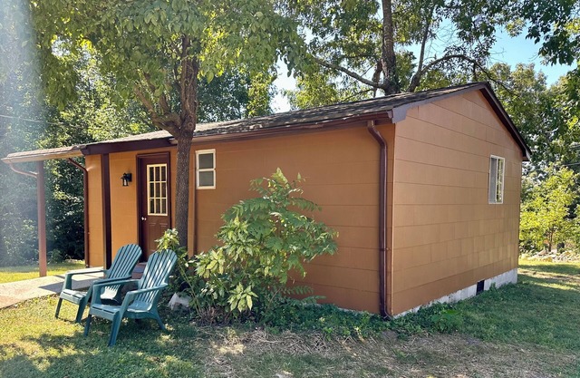 Cozy cabin with AC in Ringgold - Perfect for a getaway